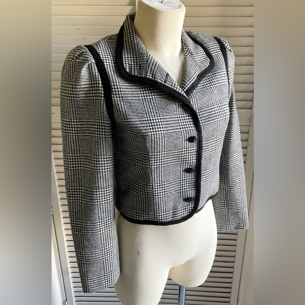 Classy vintage 70s black & white houndstooth cropped jacket by SWEET APPLE